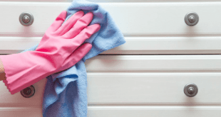 Giysi Dolabı Hangi Deterjanla Silinir